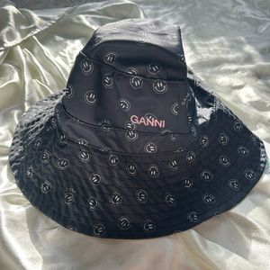 Ganni bucket hat